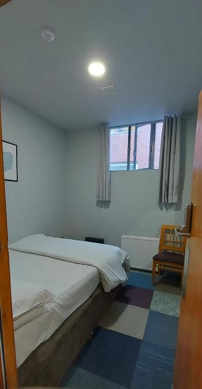 Postel nebo postele na pokoji v ubytování R S Hostels - Leeds