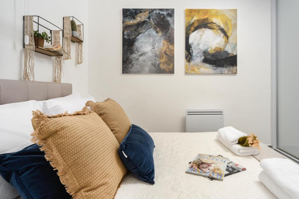 Postel nebo postele na pokoji v ubytování Savyoney Ramat Sharet By Isrentals- 3 Bedrooms