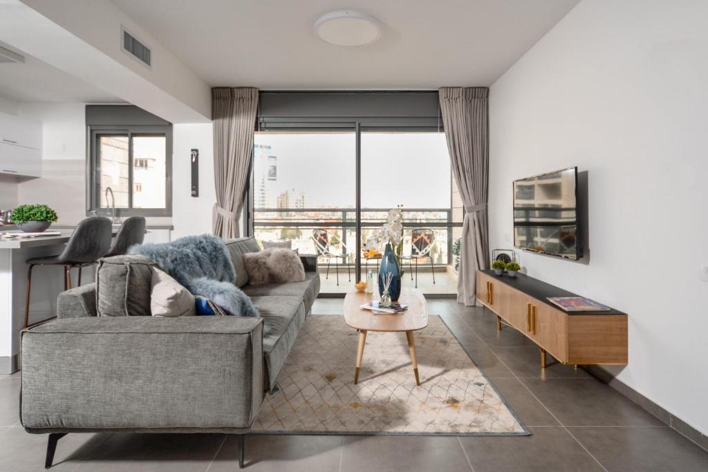 Posezení v ubytování Savyoney Ramat Sharet By Isrentals- 3 Bedrooms