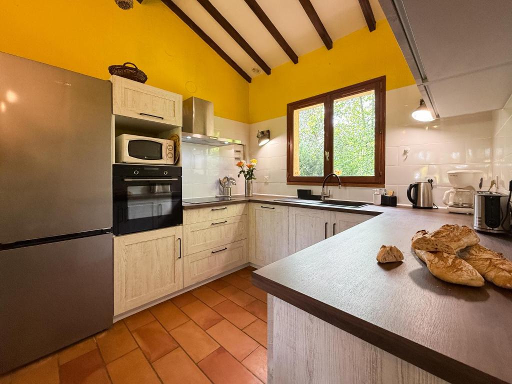 Kuchyň nebo kuchyňský kout v ubytování Petite maison dans grand parc