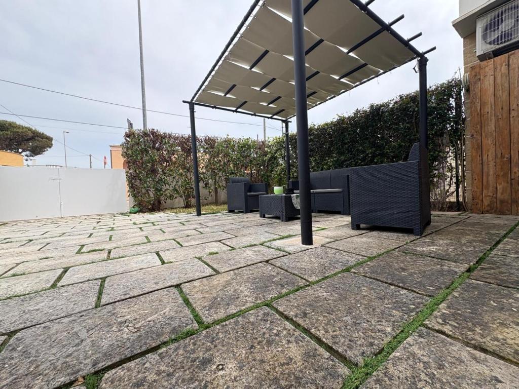 a pavilion with chairs and tables on a patio at Dimora Violette in Torre Pali 
