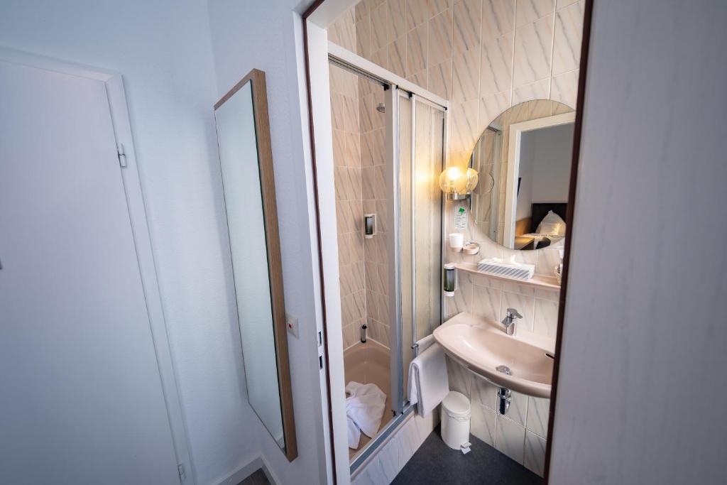 Hotel Alpha - Small Single Room