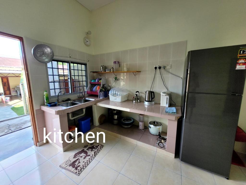Kuchyň nebo kuchyňský kout v ubytování Pangkor Homestay
