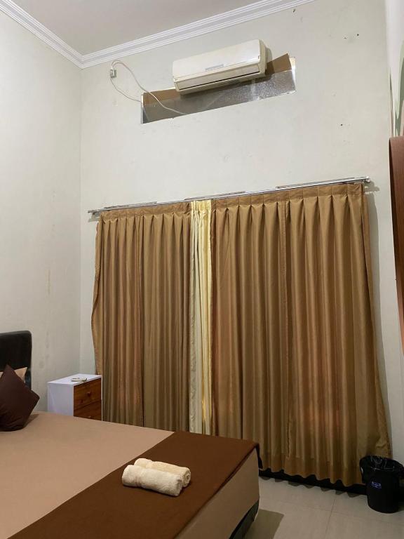 Postel nebo postele na pokoji v ubytování Zzz Hostel Malang