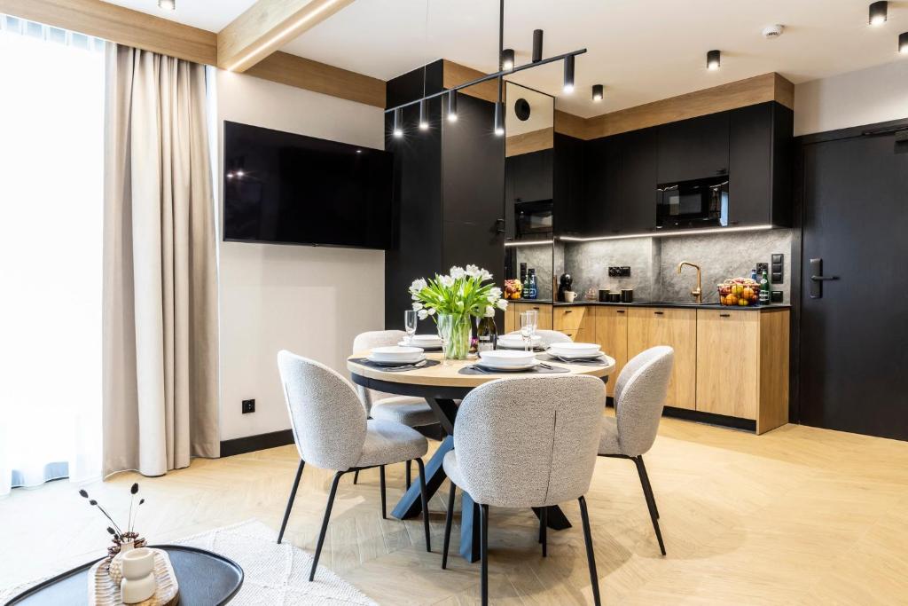 
Two-Bedroom Deluxe Apartment with Balcony A33
