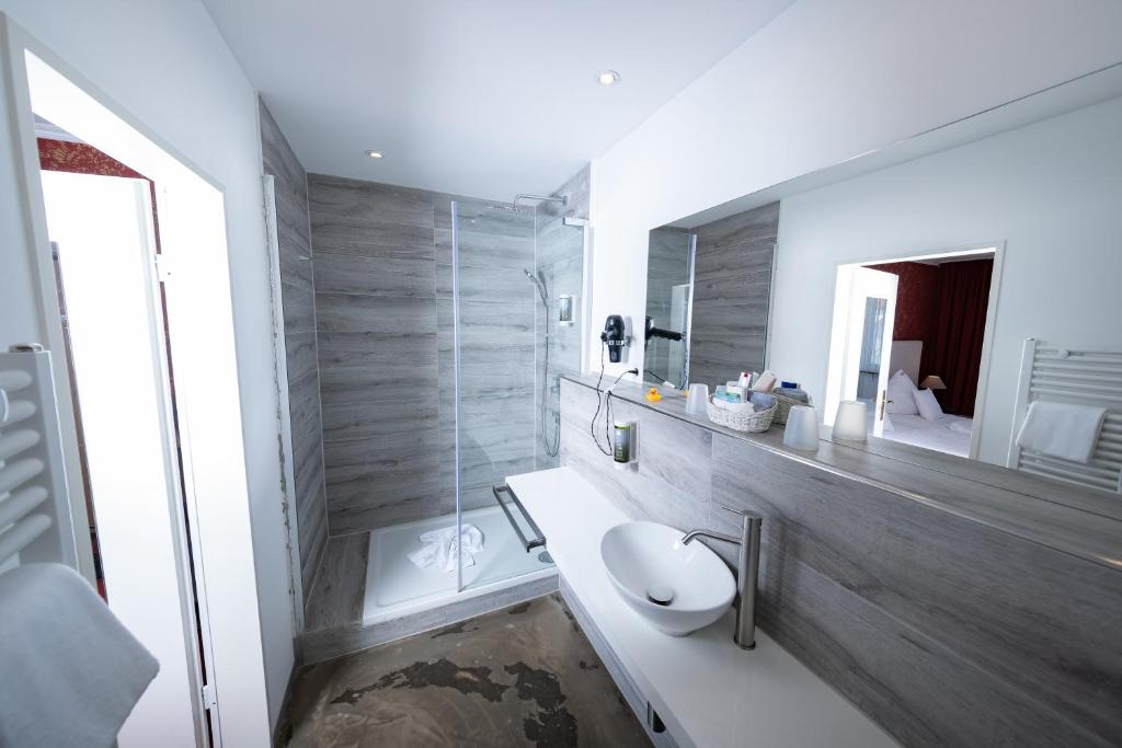 Hotel Alpha - Twin Room