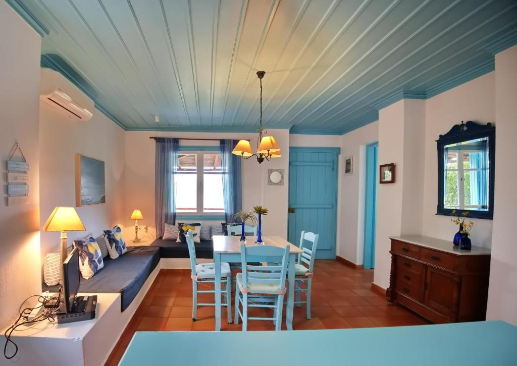Posezení v ubytování Limani Cottage