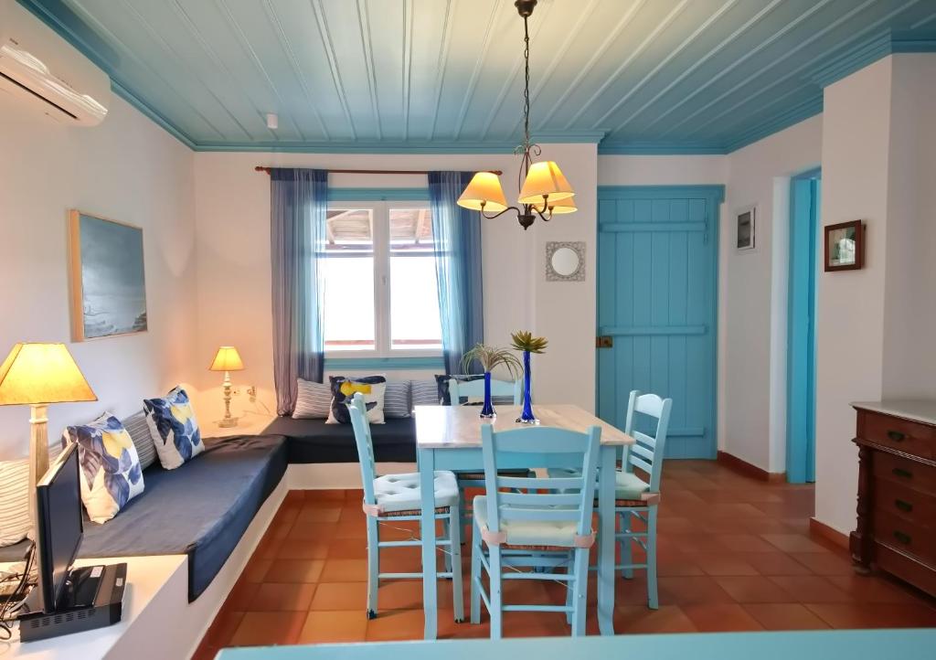 Posezení v ubytování Limani Cottage