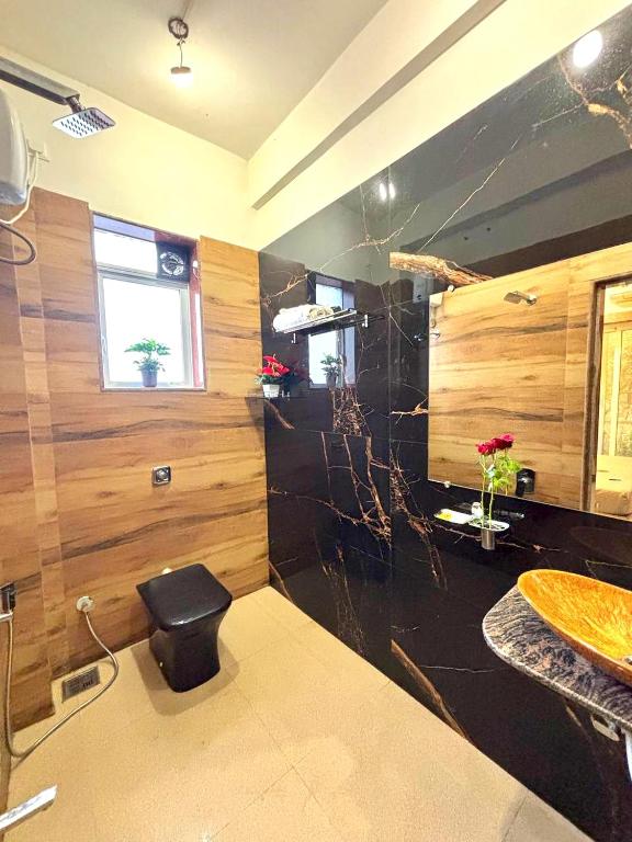 Fotografie z fotogalerie ubytování Amy Villa Lonavala luxury 5bhk with private swimming pool v destinaci Lonavala