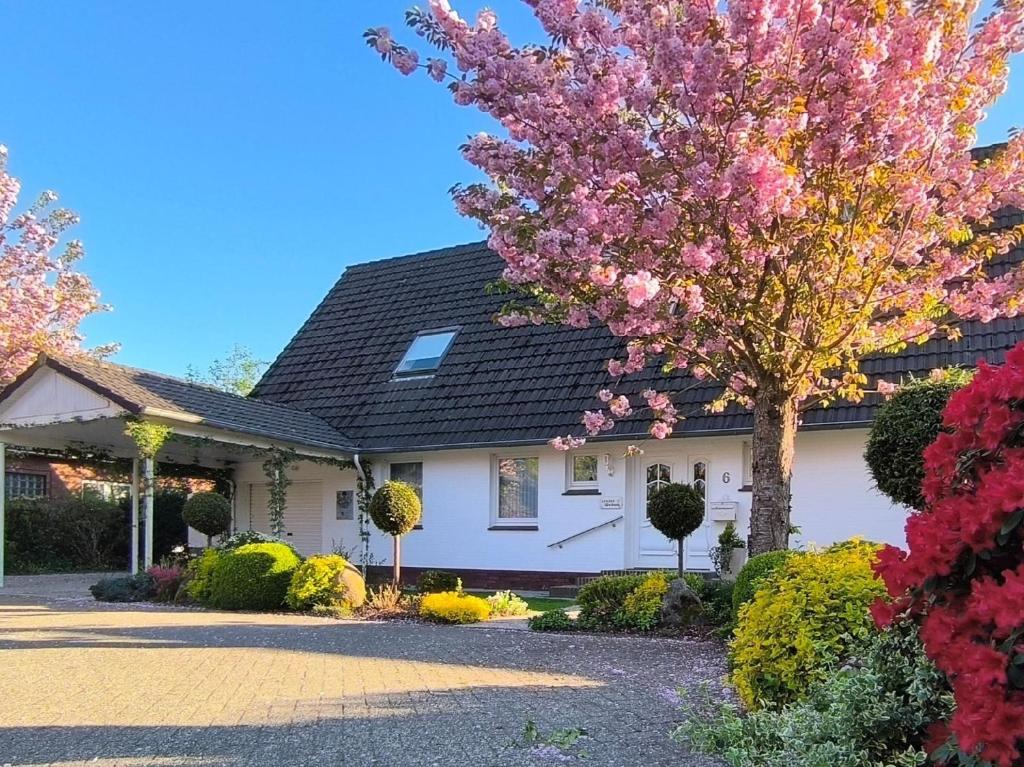 Κήπος έξω από το Ferienwohnung in Marienhafe