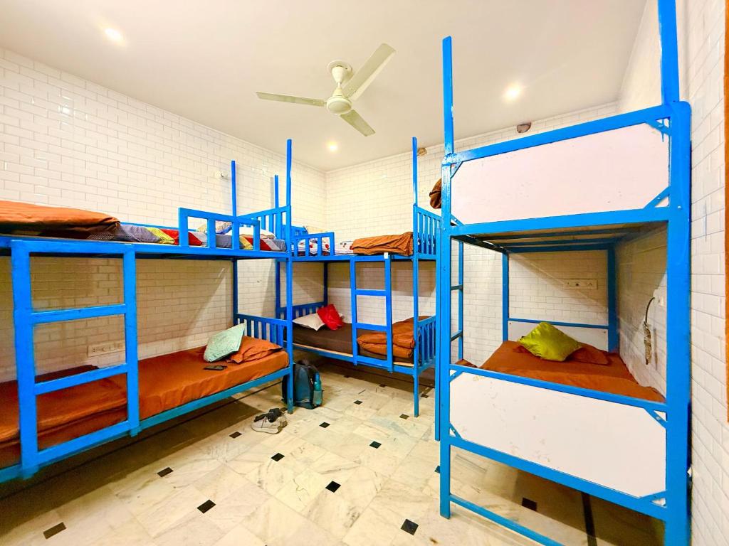 Palanda nebo palandy na pokoji v ubytování Wonbin Safari Jaisalmer