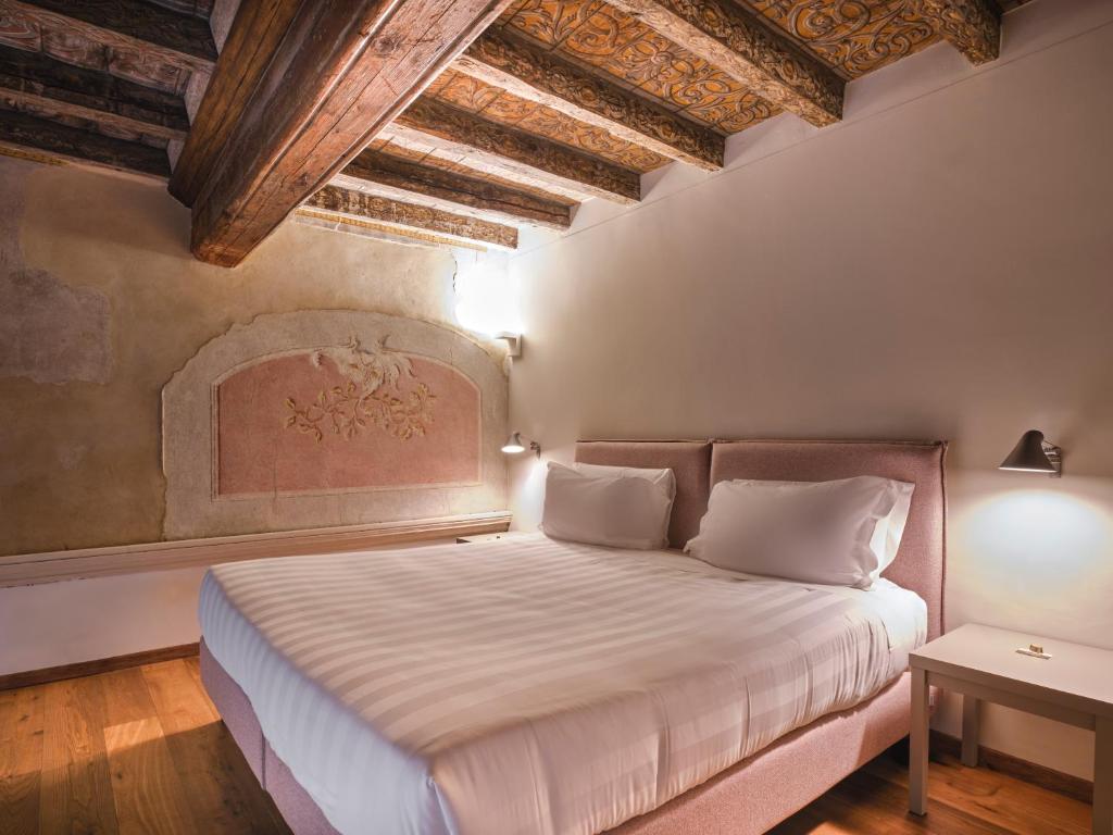 Palazzo Del Carretto-Art Apartments and Guesthouse - 