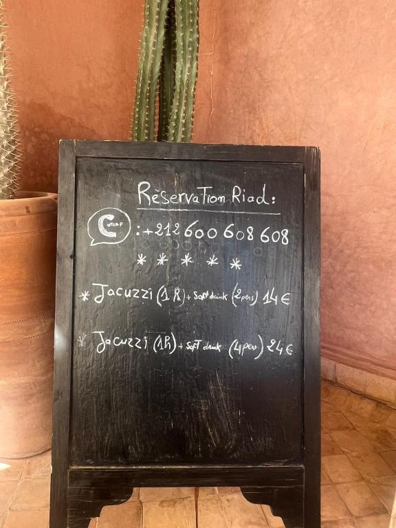 Certifikát, hodnocení, plakát nebo jiný dokument vystavený v ubytování Riad Vendôme & Spa