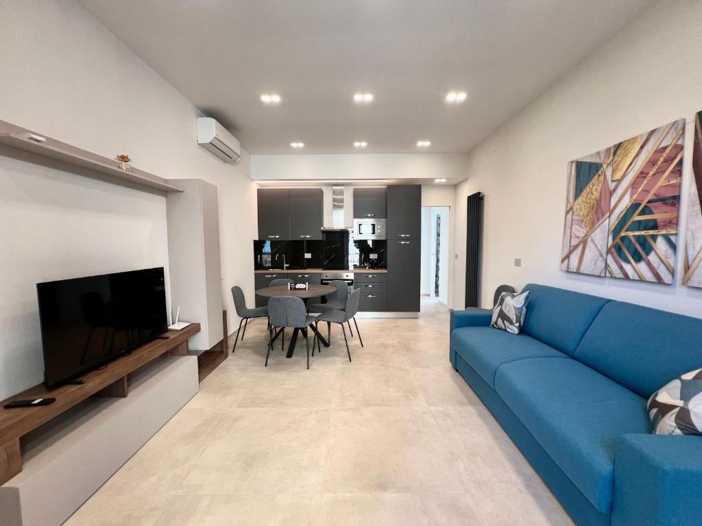 Un televizor și/sau centru de divertisment la Eden, lusso vicino al mare