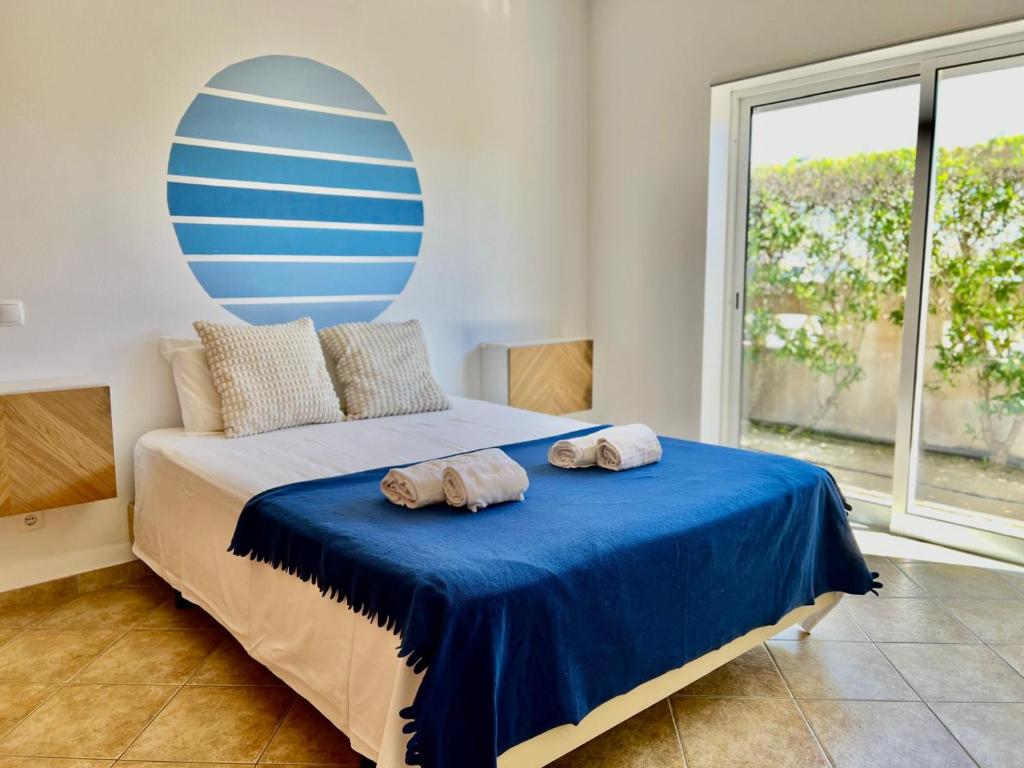 Ένα ή περισσότερα κρεβάτια σε δωμάτιο στο Salty & Swell Apartment