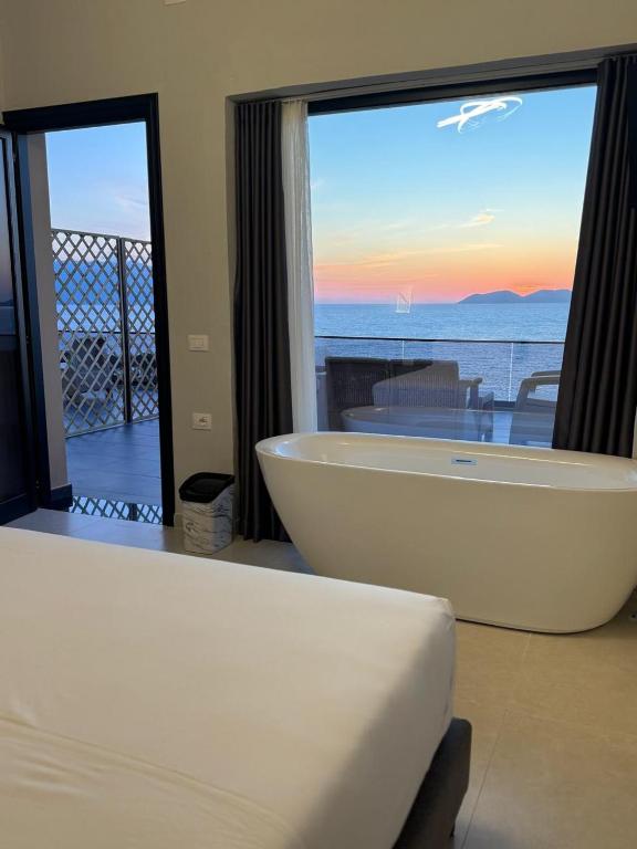Postel nebo postele na pokoji v ubytování Aloha Villa and Suites