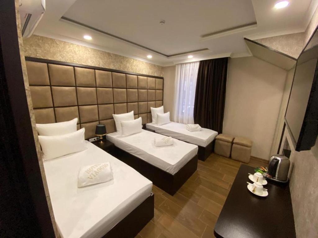 Postel nebo postele na pokoji v ubytování WIAGGIO Hotel