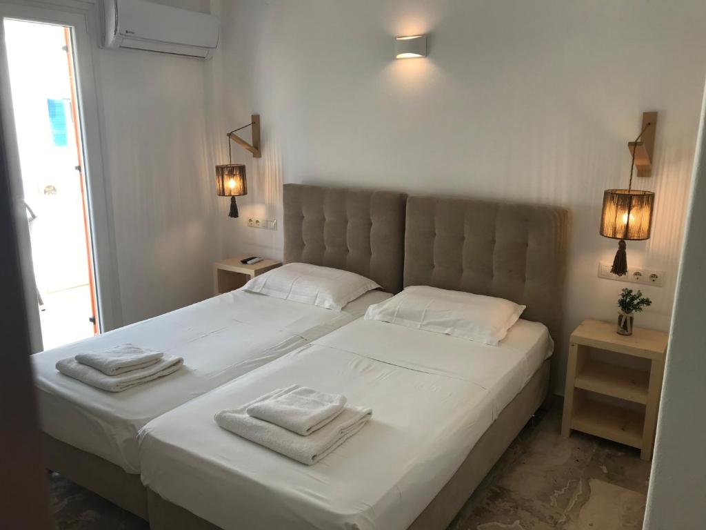 Postel nebo postele na pokoji v ubytování Vassiliki Rooms
