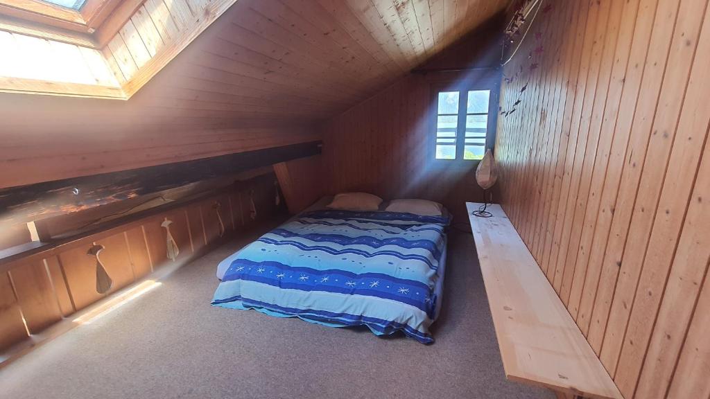 Postel nebo postele na pokoji v ubytování Lake View Darligen Interlaken
