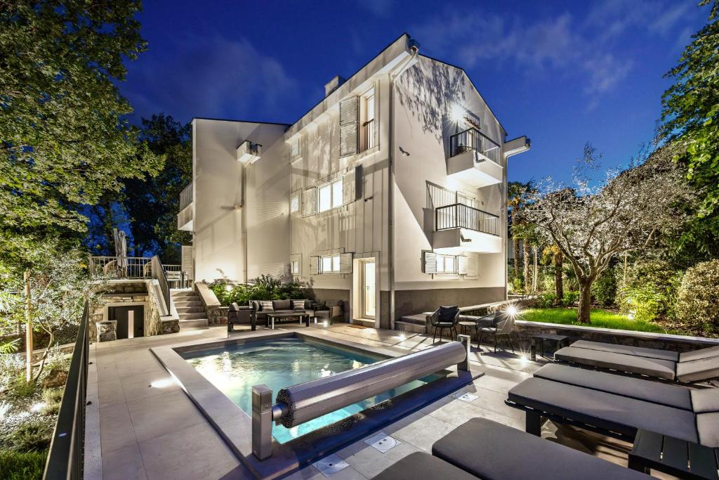 Villa Forest Whisper