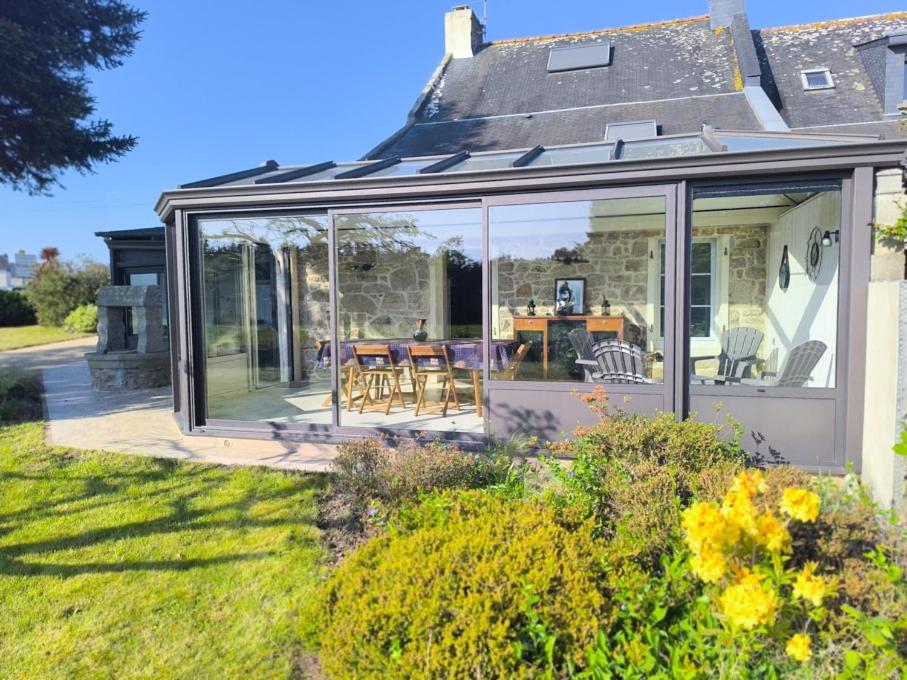 Κήπος έξω από το Maison au bord de la Ria, BBQ et babyfoot inclus !