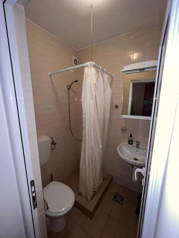 Koupelna v ubytování NEWBORN Hostel Budva