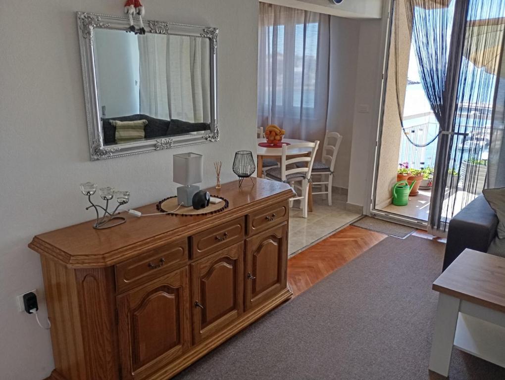 Fotografie z fotogalerie ubytování Apartment Dora 1 Jakišnica v destinaci Lun