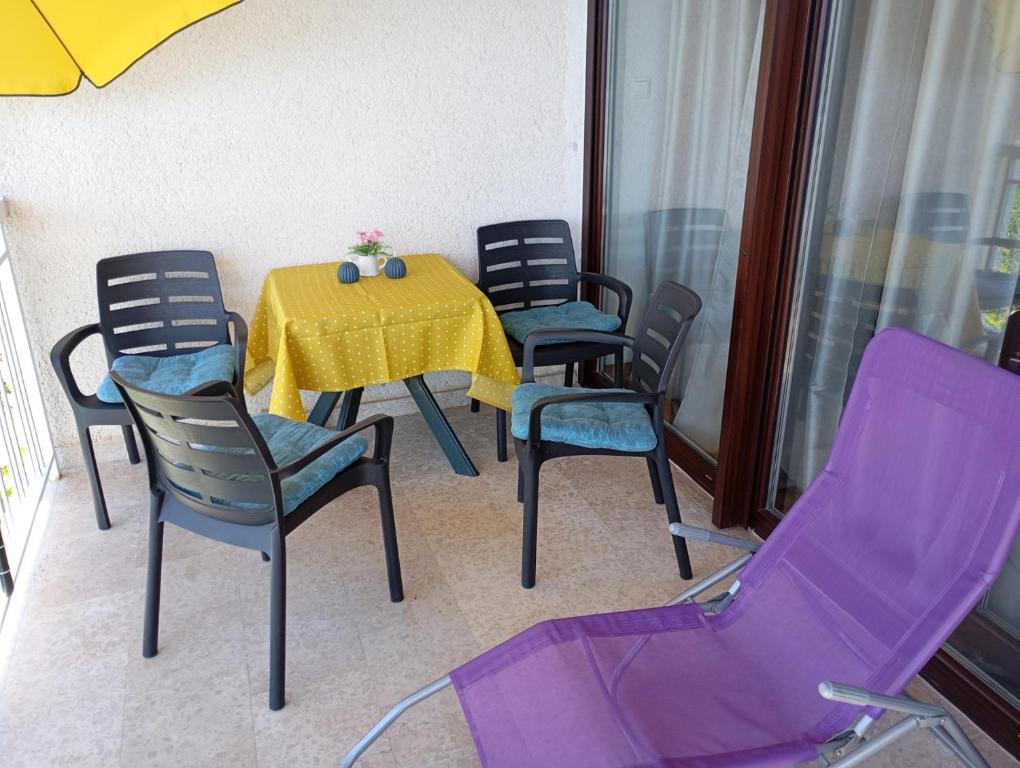 Posezení v ubytování Apartment Dora 1 Jakišnica