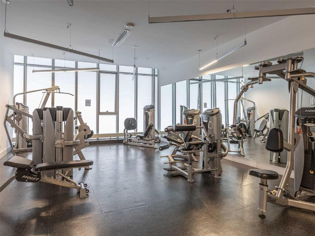 Fitness centrum a/nebo fitness zařízení v ubytování Downtown Deluxe Suite