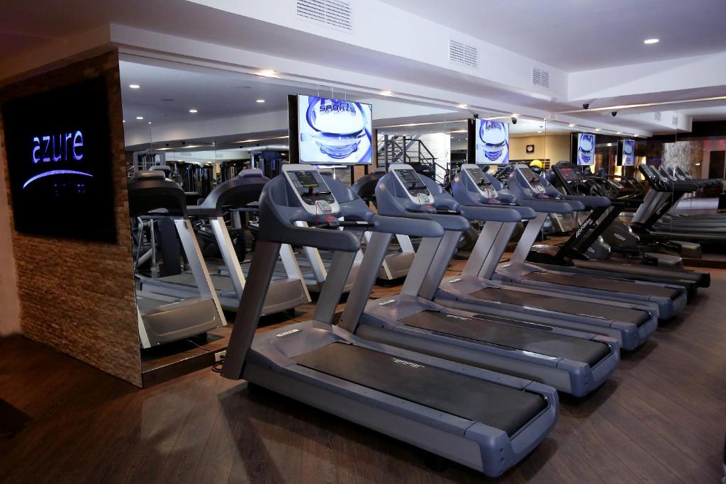 Fitness centrum a/nebo fitness zařízení v ubytování Hotel Reina Isabel