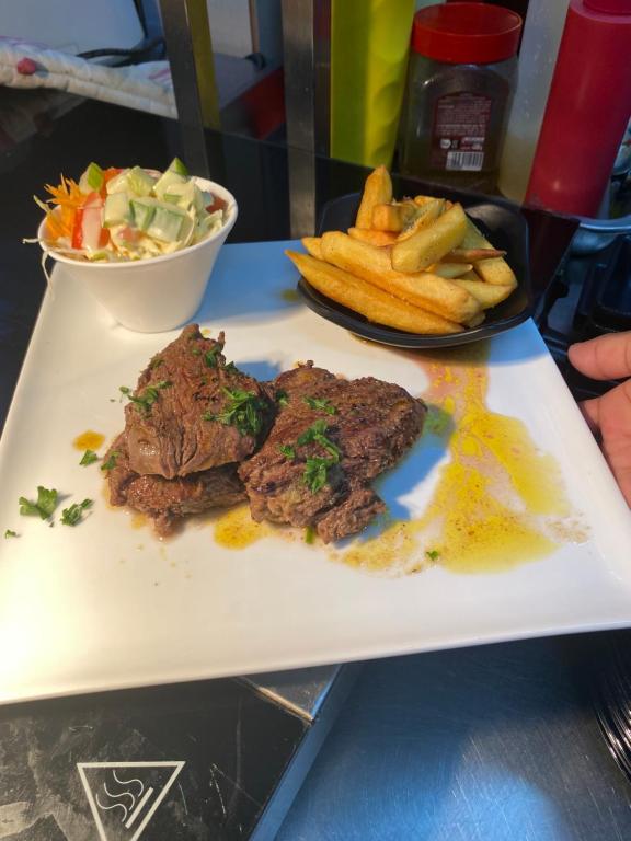 Jídlo v hotelu nebo okolí