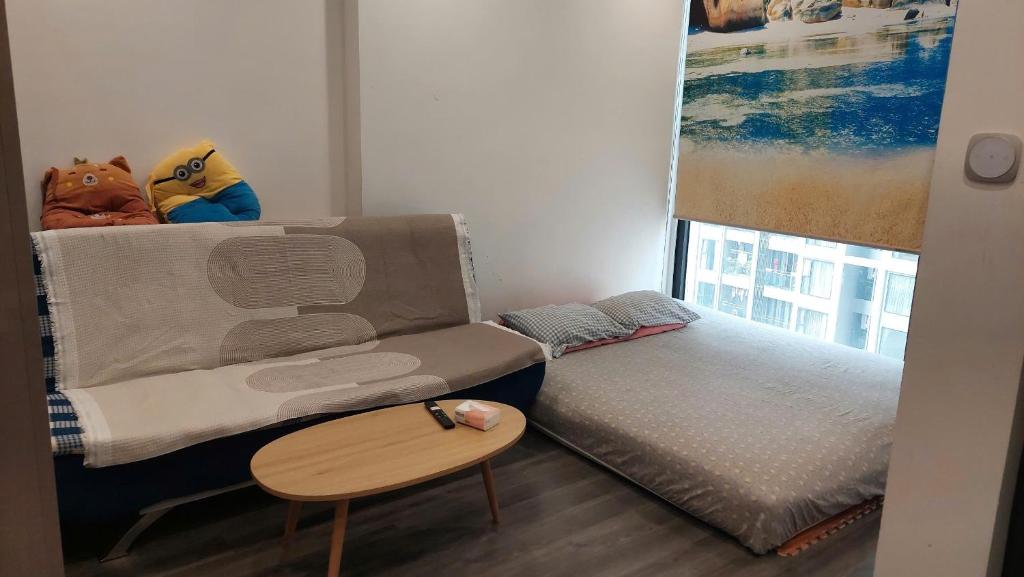 a small room with a bed and a table at Luxhomes Tonkin2 Vinhomes Smart City in Phú Thú