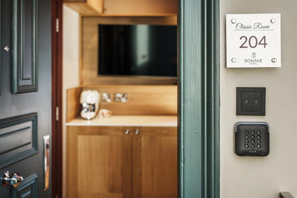 TV a/nebo společenská místnost v ubytování Bonnie Hotel Haymarket Edinburgh