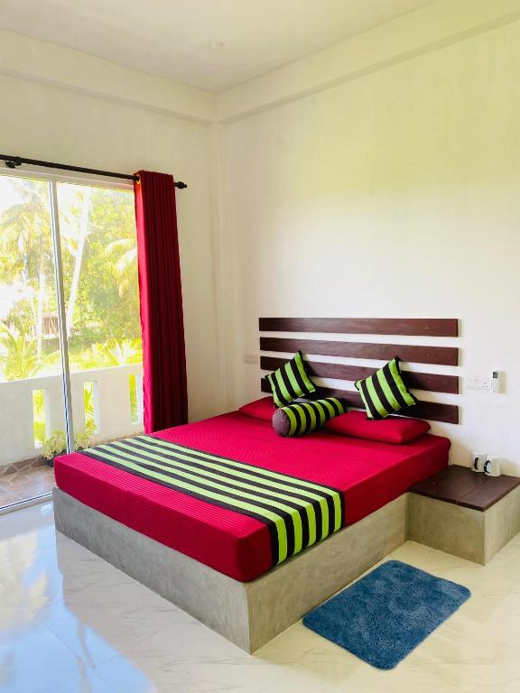 Postel nebo postele na pokoji v ubytování Anuradhapura Kingdom View Resort