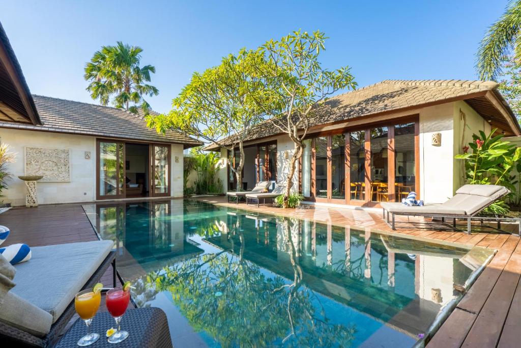 Bazén v ubytování The Akasha Seminyak Bali Luxury Villas nebo v jeho okolí