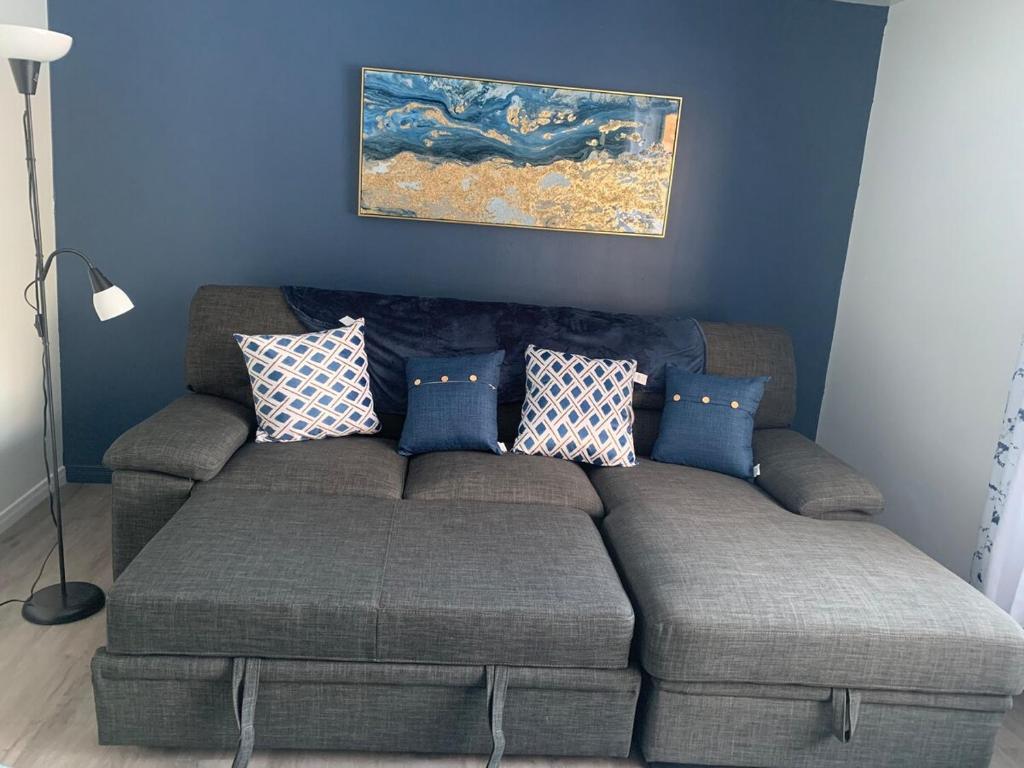 Χώρος καθιστικού στο furnished 2 bedrooms house near Hospital