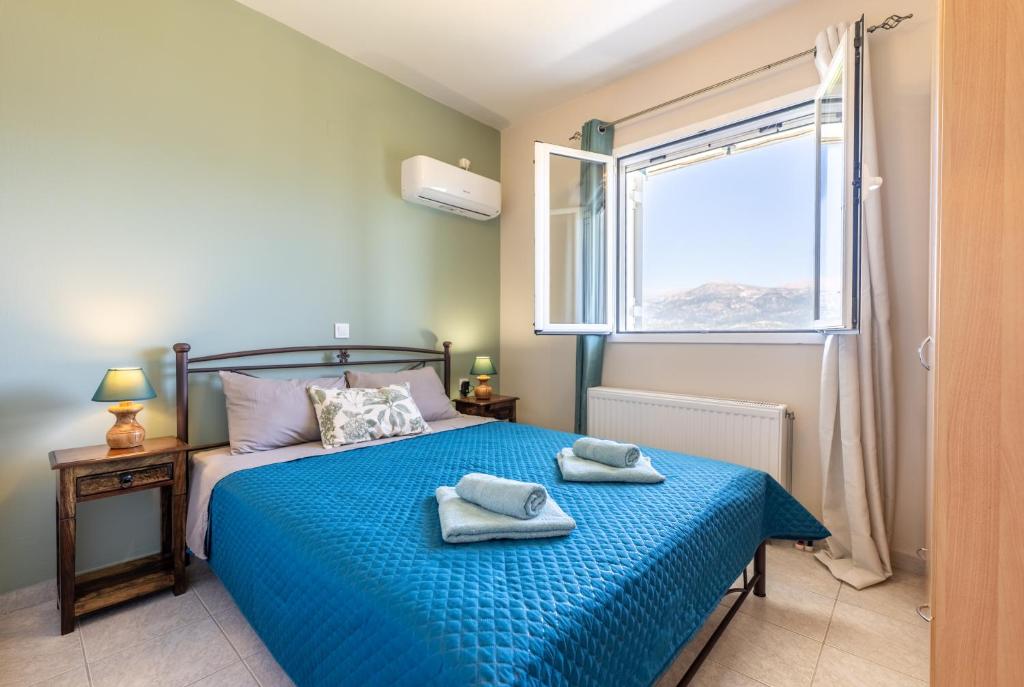 Posteľ alebo postele v izbe v ubytovaní Apaggio di Argostoli Apartments - private parking & sea view
