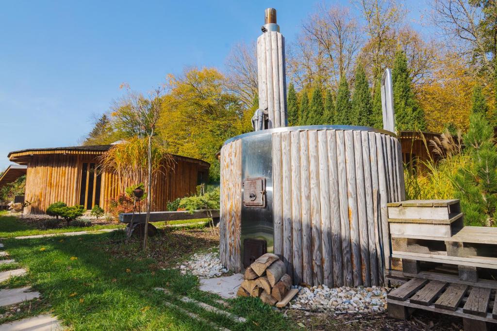 Zahrada ubytování Glamp V Hluboké - Yurts and Wooden Houses