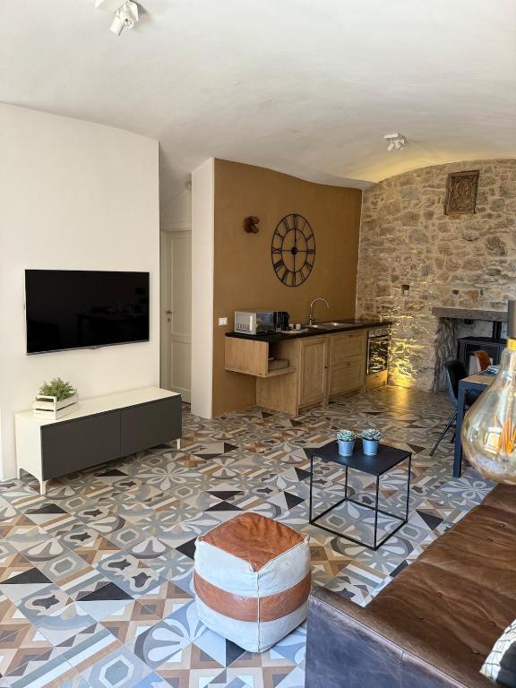 a living room with a tv and a fireplace at Bilocale vista mare nel borgo di Campiglia Marittima in Campiglia Marittima
