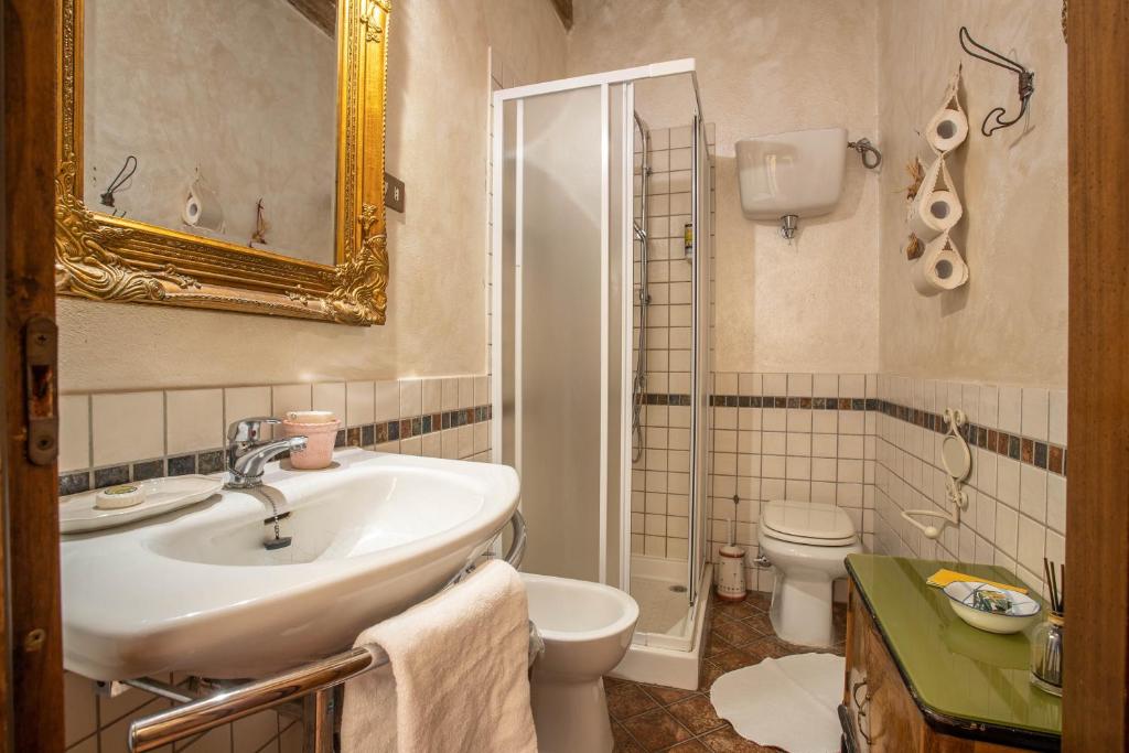 Koupelna v ubytování Guesthouse da Idolina dal 1946