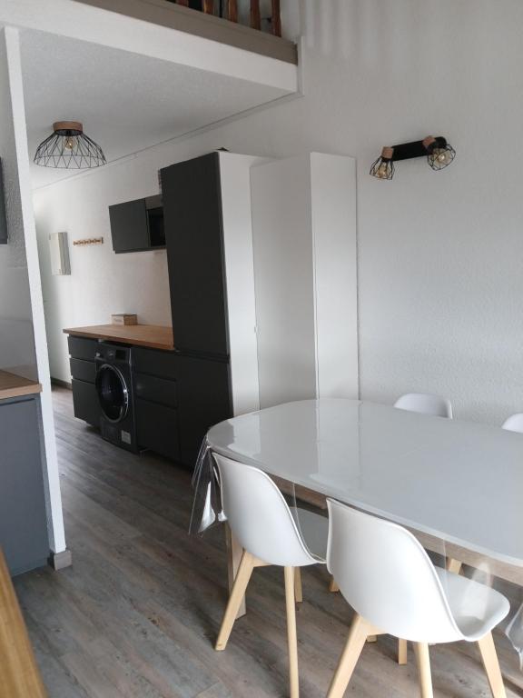 Kuchyň nebo kuchyňský kout v ubytování Appartement chaleureux.