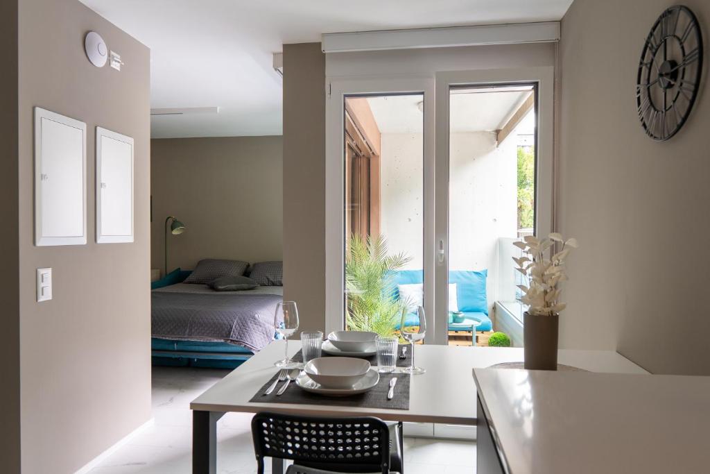 Locarno Center - Free Parking, Netflix and WiFi - Resim 7