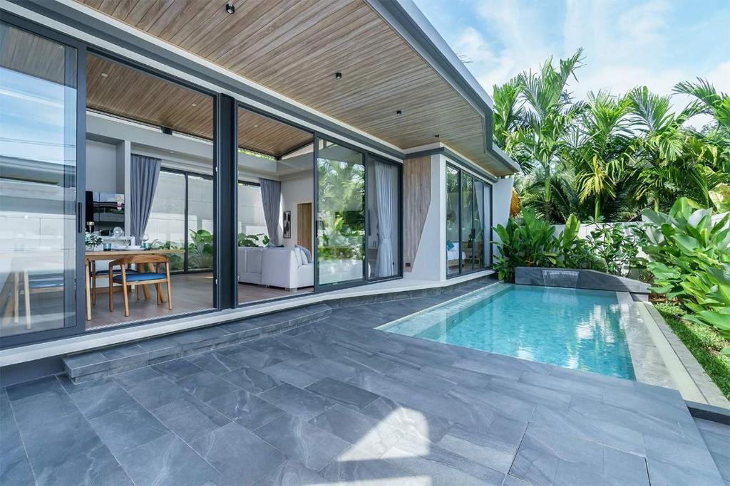 Πισίνα στο ή κοντά στο Stylish 2BR Naiton Aileen Villa w Private Pool