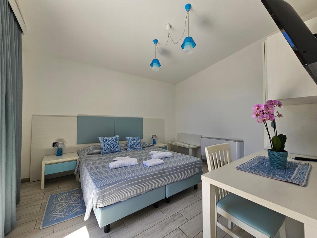 Postel nebo postele na pokoji v ubytování Hotel Pranos Turismo Rurale Cala Gonone