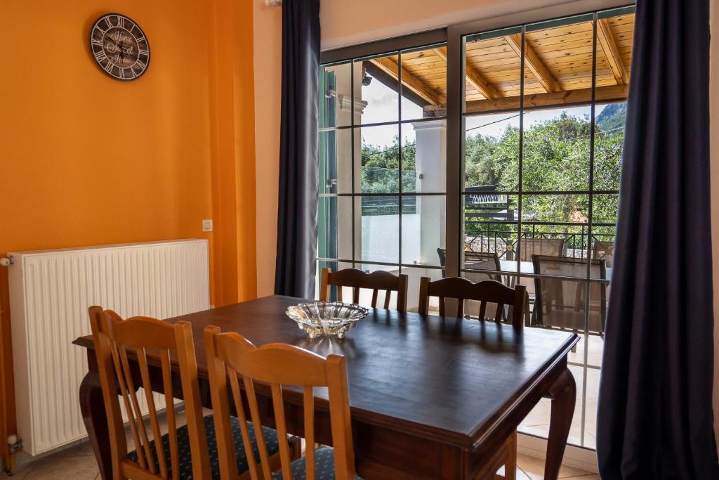 Foto de la galería de Crystal Blue Hotel, Barbati en Barbati