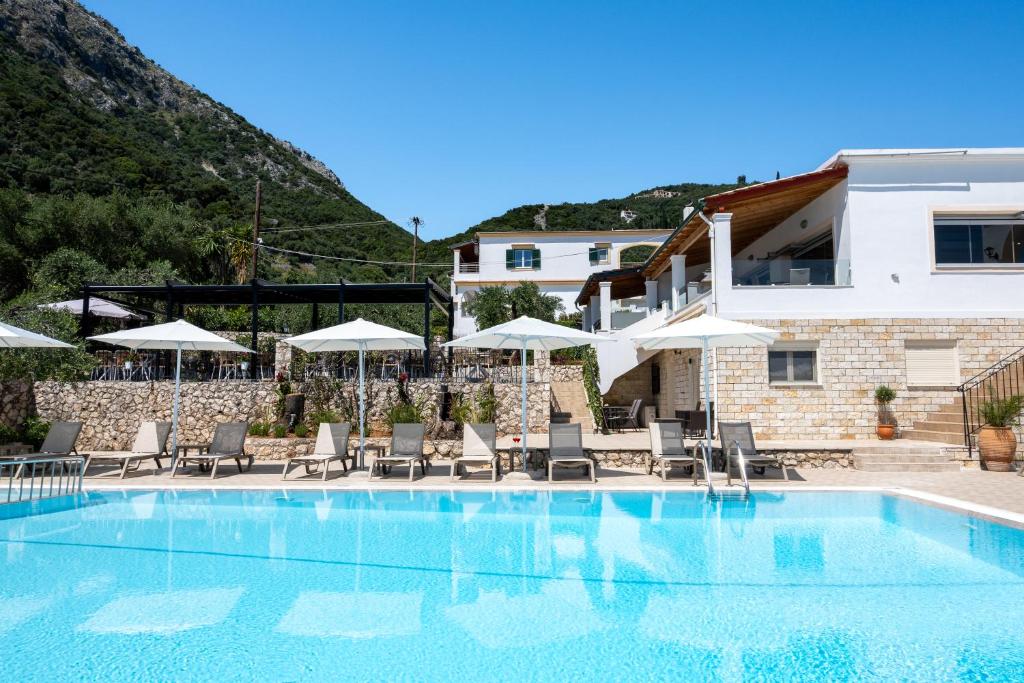 La pileta dentro o cerca de Crystal Blue Hotel, Barbati