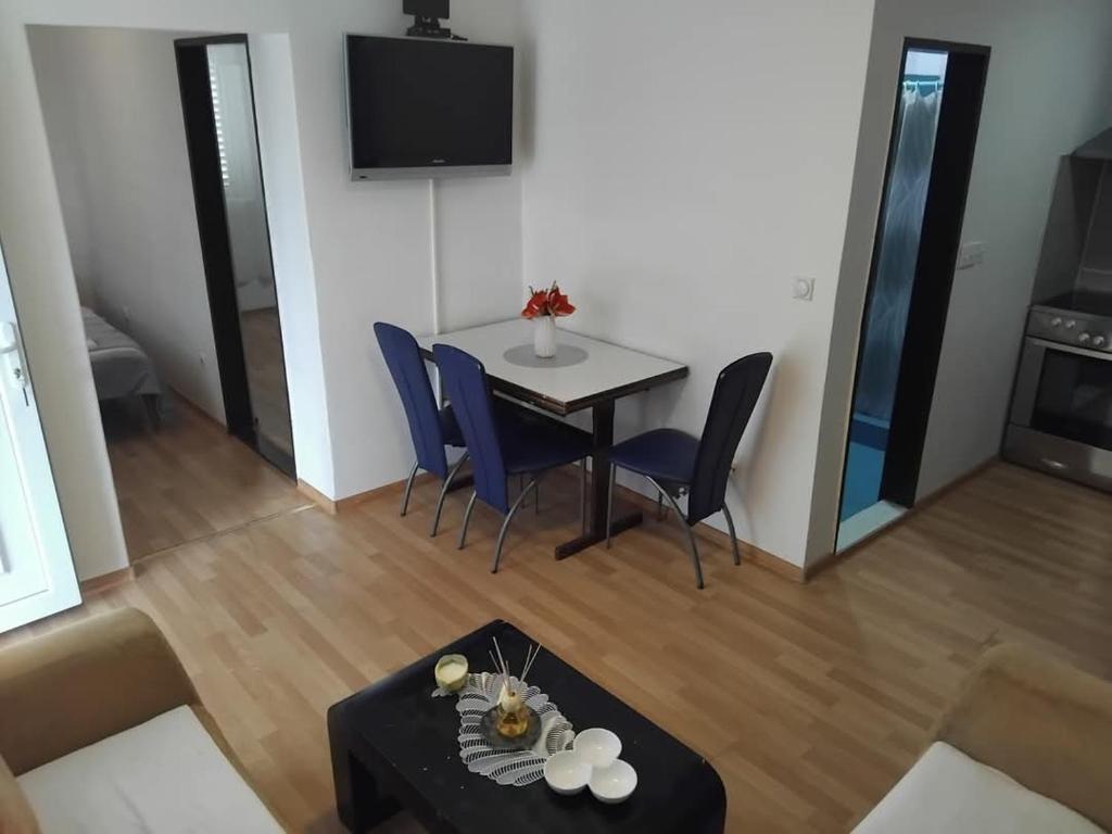 TV a/nebo společenská místnost v ubytování Apartments Vuk&Jovan