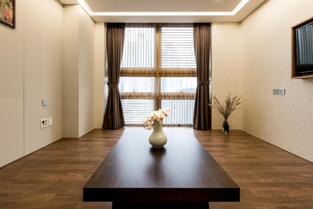 TV a/nebo společenská místnost v ubytování Gloucester Hotel Incheon