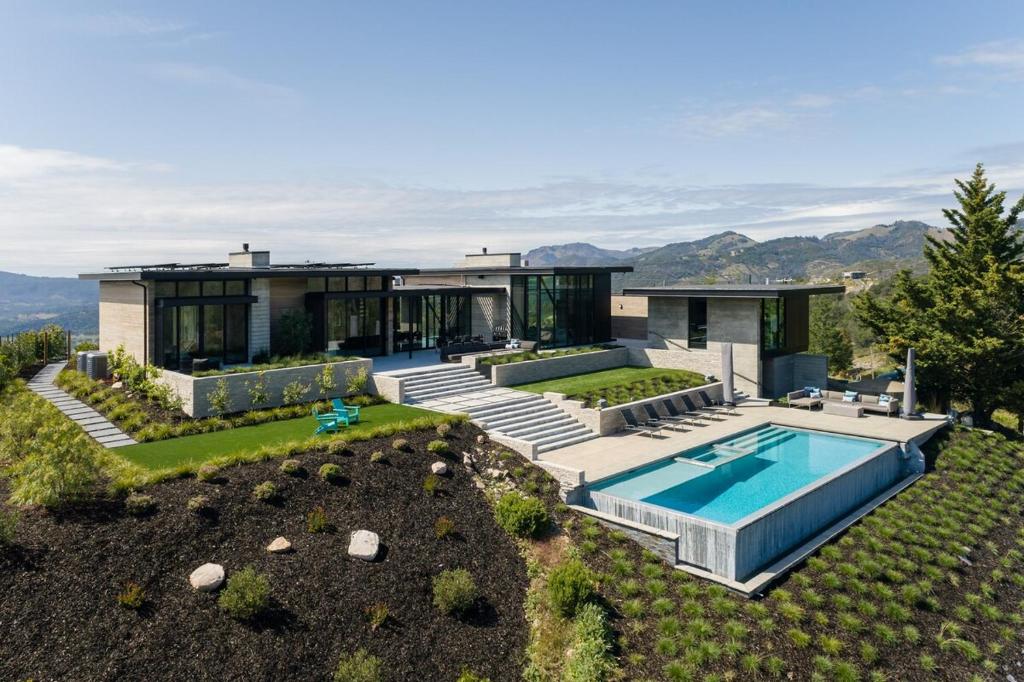 Bazén v ubytování Bella Vista nebo v jeho okolí