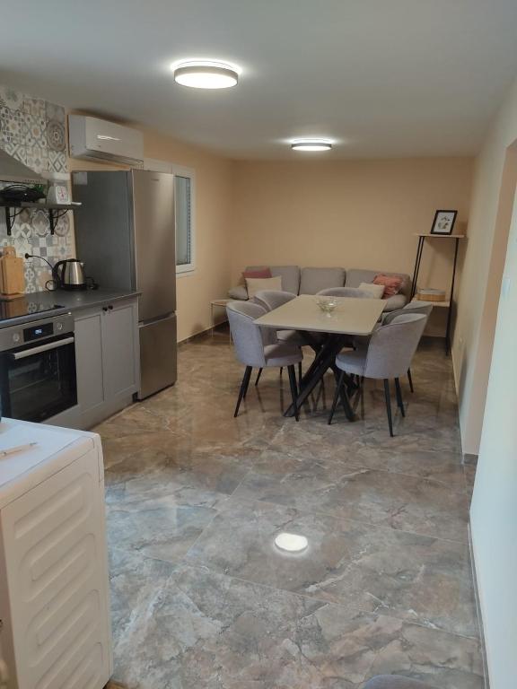 Gallery image of Apartments Nino in Štivan